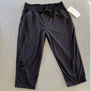 Lululemon NWT Womens Black Striped Athletic On The Fly Crop Capri Pants Size 8